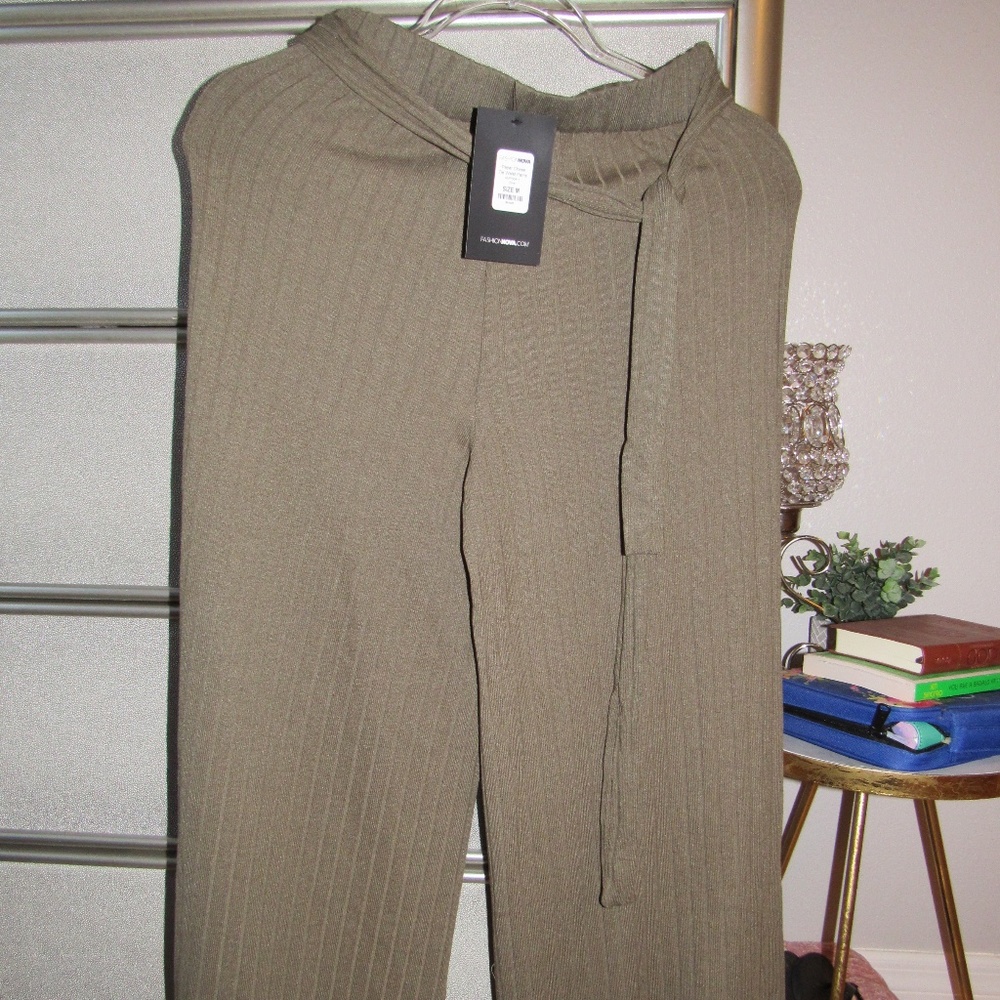 Fashion Nova Wide Leg Cropped Pants
